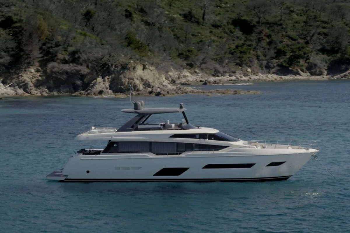 Ferretti 780